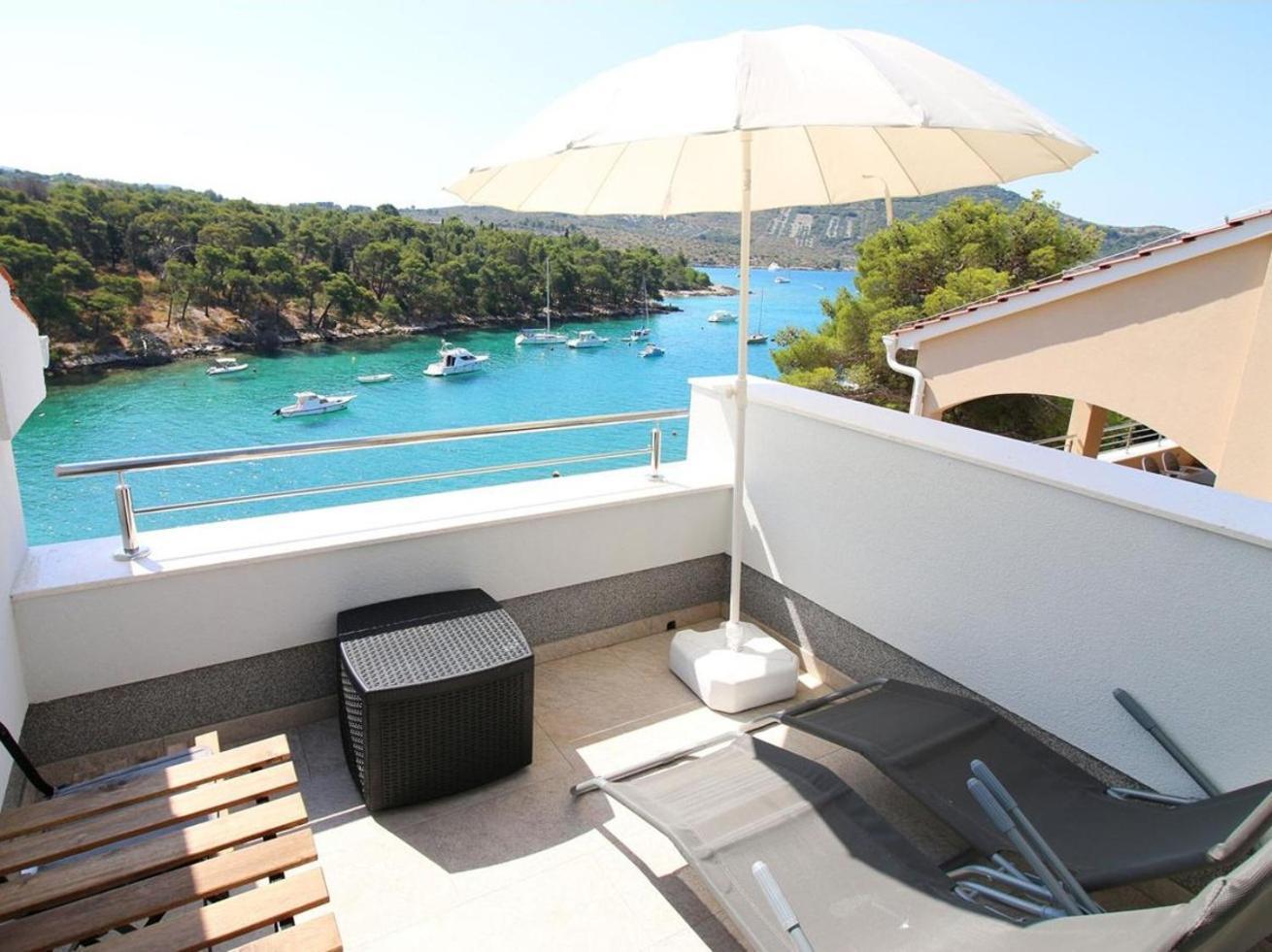 Apartments Elvi - Amazing Position & Parking Primosten Exterior photo