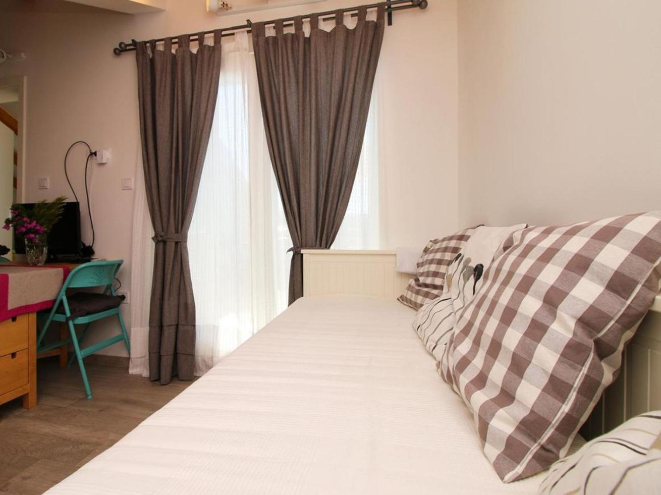 Apartments Elvi - Amazing Position & Parking Primosten Exterior photo