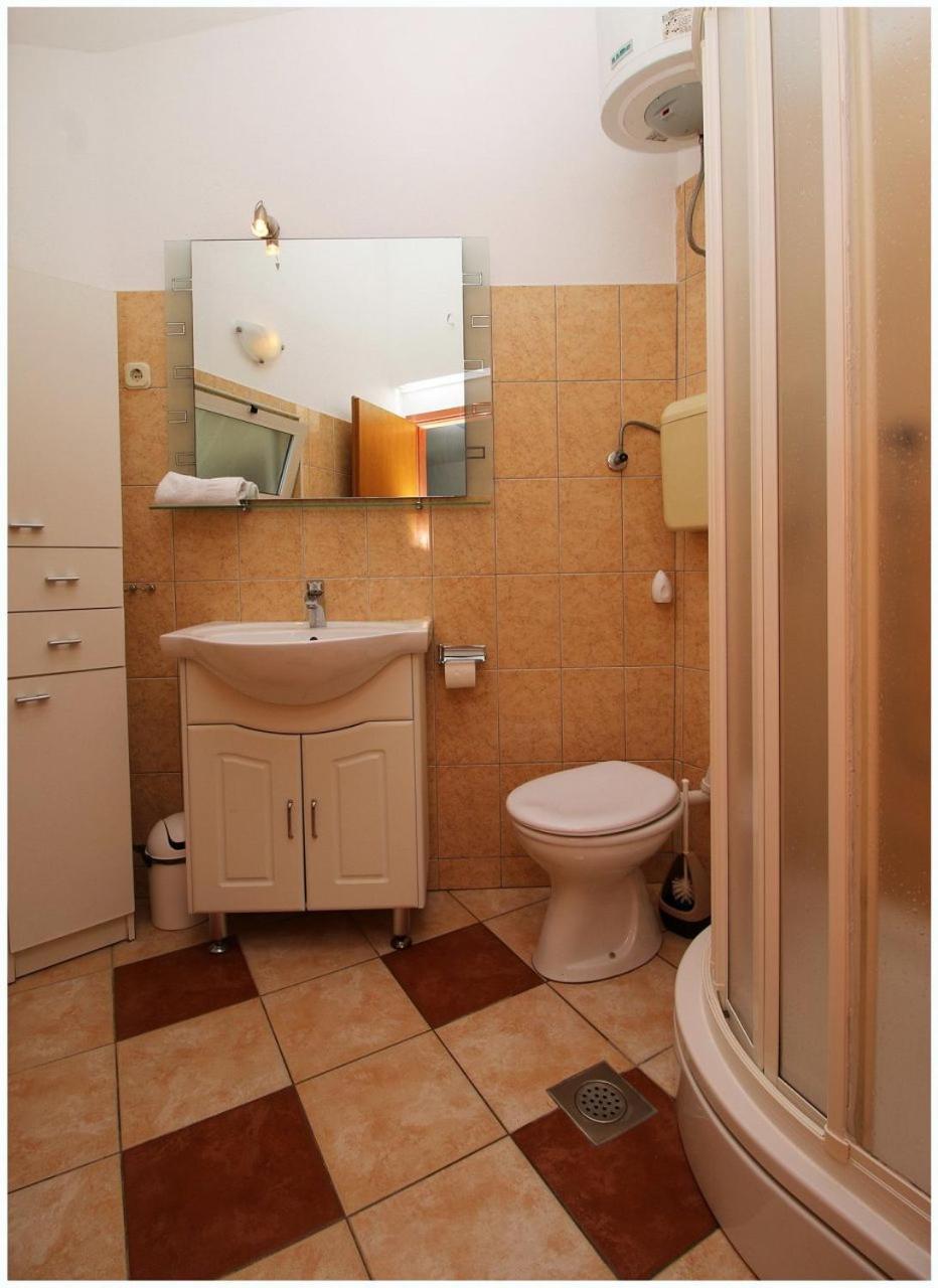Apartments Elvi - Amazing Position & Parking Primosten Exterior photo