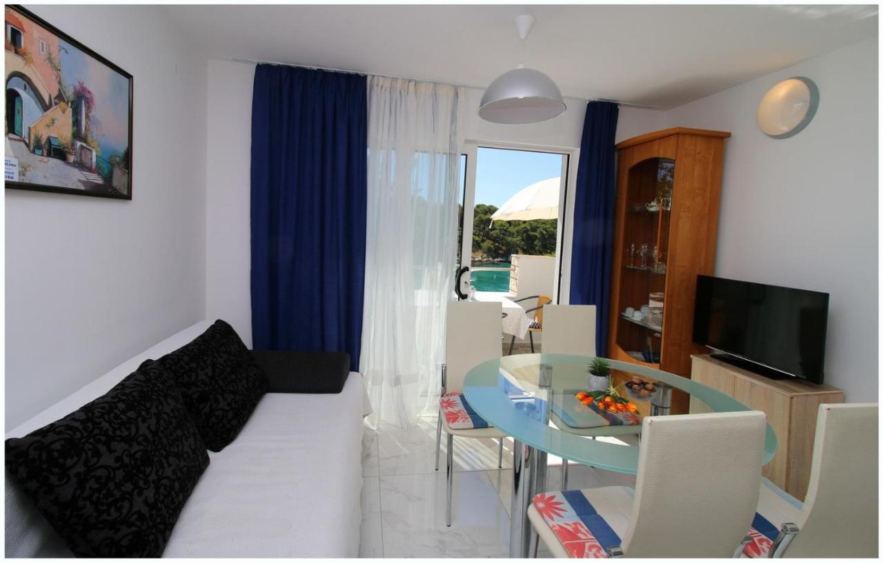 Apartments Elvi - Amazing Position & Parking Primosten Exterior photo