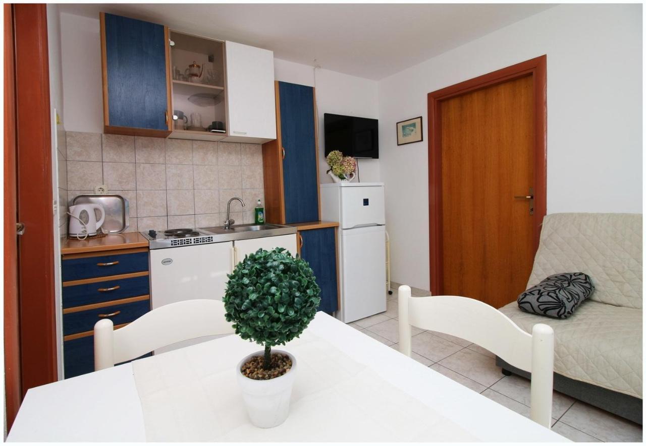Apartments Elvi - Amazing Position & Parking Primosten Exterior photo