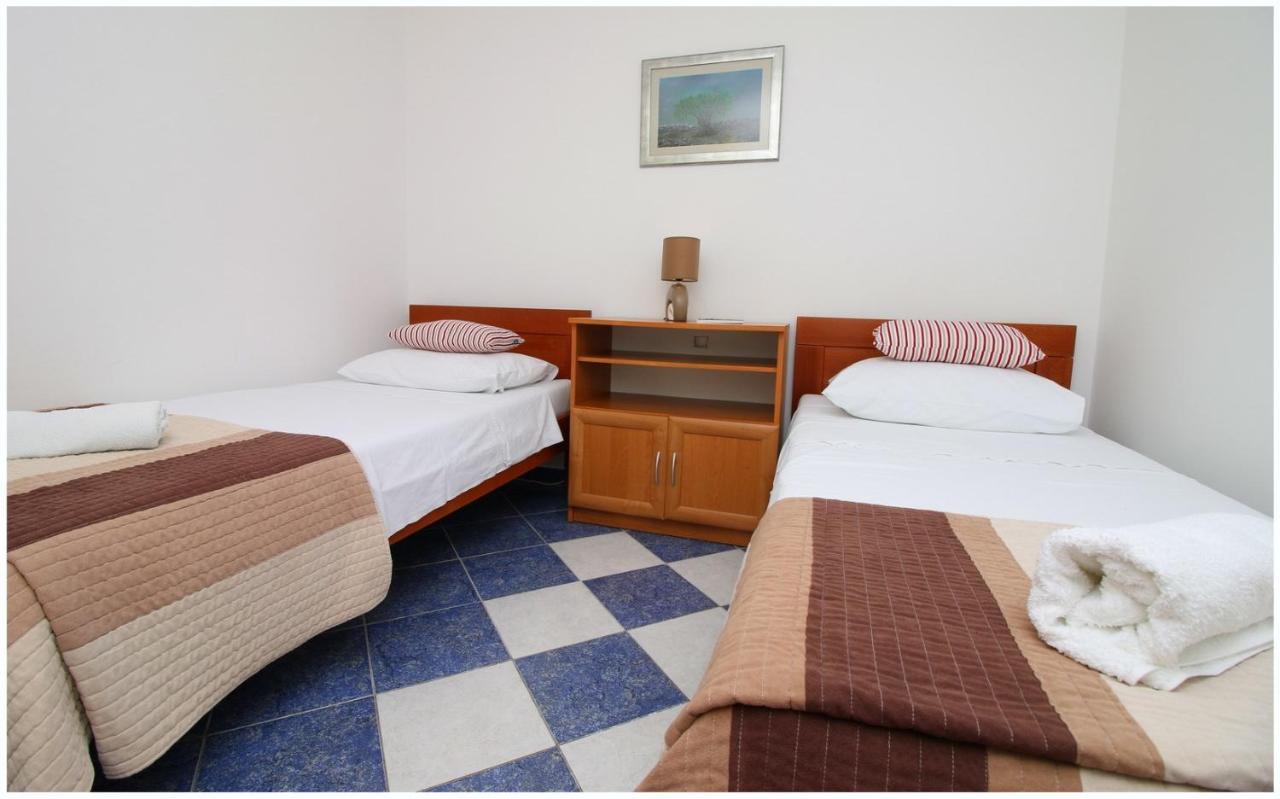 Apartments Elvi - Amazing Position & Parking Primosten Exterior photo