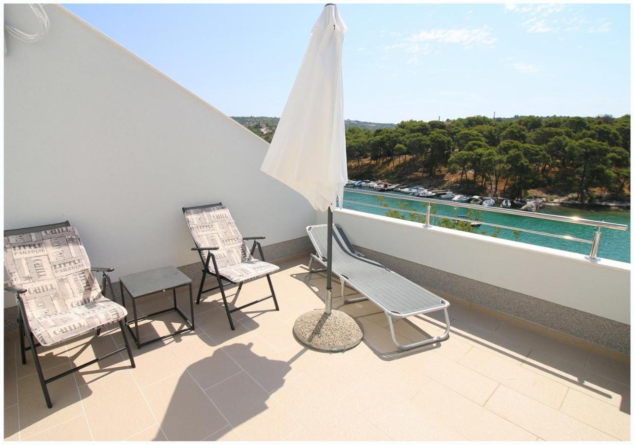 Apartments Elvi - Amazing Position & Parking Primosten Exterior photo