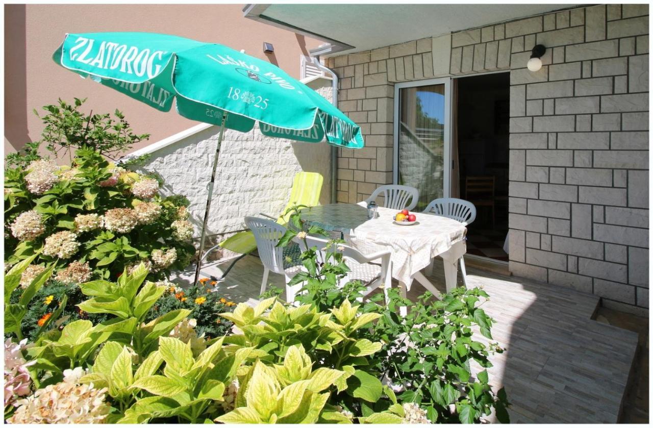 Apartments Elvi - Amazing Position & Parking Primosten Exterior photo