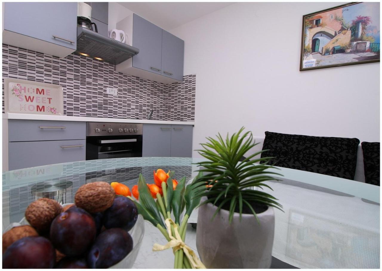 Apartments Elvi - Amazing Position & Parking Primosten Exterior photo