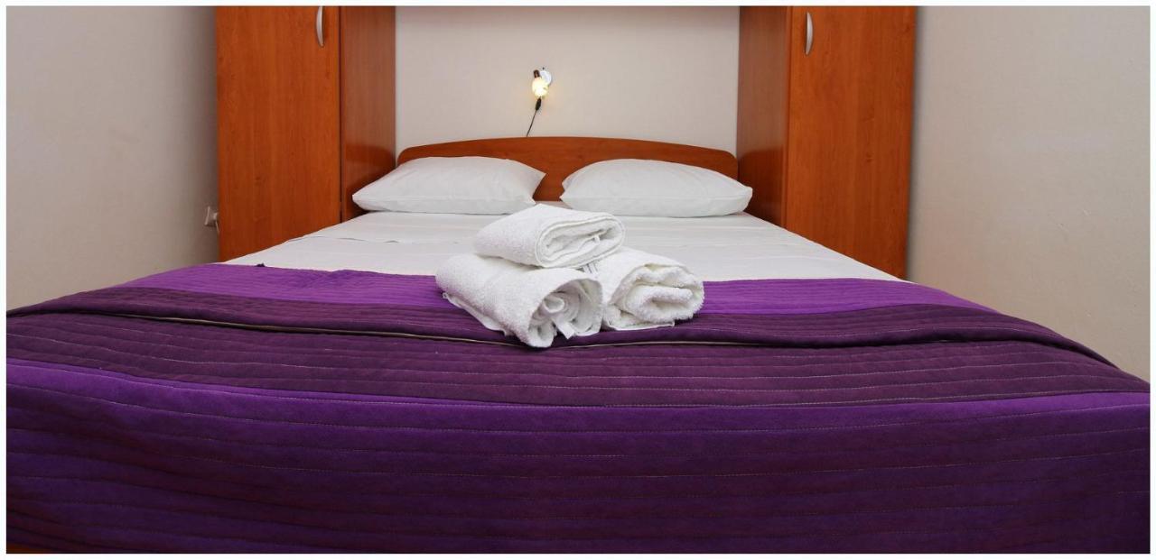 Apartments Elvi - Amazing Position & Parking Primosten Exterior photo