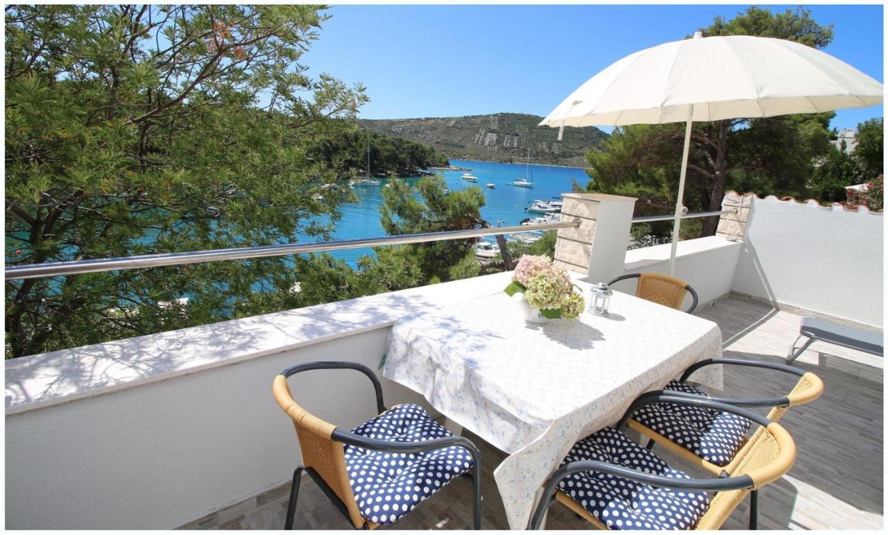 Apartments Elvi - Amazing Position & Parking Primosten Exterior photo