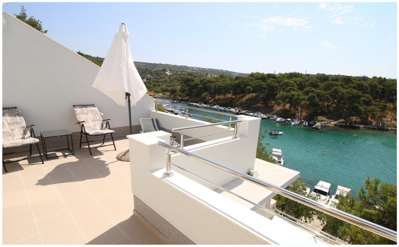 Apartments Elvi - Amazing Position & Parking Primosten Exterior photo
